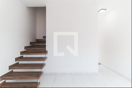 Sala de casa de condomínio para alugar com 2 quartos, 140m² em Jardim Santa Helena, Poá