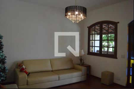 Sala de casa para alugar com 3 quartos, 360m² em Álvaro Camargos, Belo Horizonte