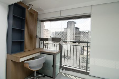Quarto; mesa, cadeira, estante.  de kitnet/studio à venda com 1 quarto, 25m² em Moema, São Paulo