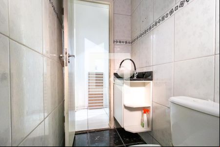 Banheiro Social de casa para alugar com 2 quartos, 90m² em Cidade Industrial de Curitiba, Curitiba