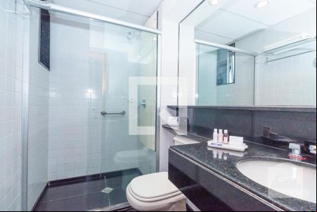 Banheiro de apartamento à venda com 1 quarto, 28m² em Santo Agostinho, Belo Horizonte