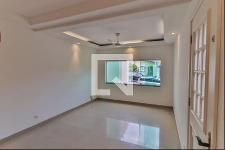Sala de casa de condomínio para alugar com 3 quartos, 135m² em Jardim Olympia, São Paulo