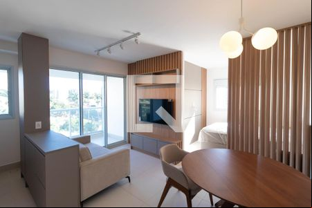 Salas de kitnet/studio para alugar com 1 quarto, 42m² em Centro, Campinas