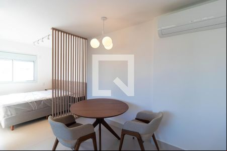 Salas de kitnet/studio para alugar com 1 quarto, 42m² em Centro, Campinas