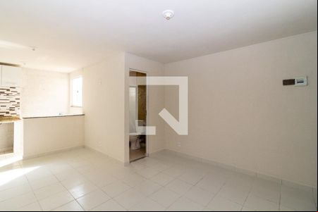 Sala e Quarto de casa de condomínio para alugar com 1 quarto, 25m² em Cordovil, Rio de Janeiro