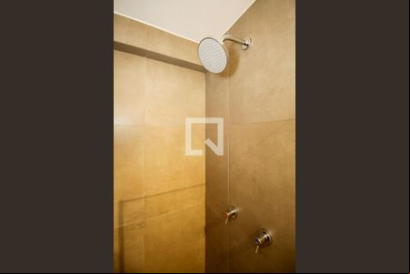 Banheiro de kitnet/studio para alugar com 1 quarto, 24m² em Pinheiros, São Paulo