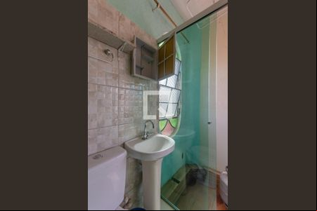 Banheiro de kitnet/studio para alugar com 1 quarto, 24m² em Canaa, Belo Horizonte