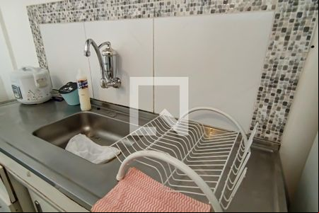 cozinha de kitnet/studio para alugar com 1 quarto, 24m² em Curicica, Rio de Janeiro