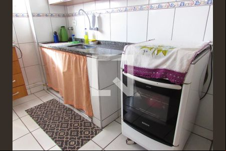 Cozinha de apartamento à venda com 2 quartos, 52m² em Parque Pinheiros, Taboão da Serra