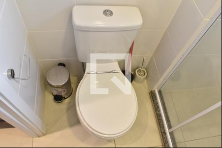 Banheiro de kitnet/studio para alugar com 1 quarto, 22m² em Mossunguê, Curitiba