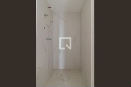 Banheiro de kitnet/studio para alugar com 1 quarto, 27m² em Indianópolis, São Paulo