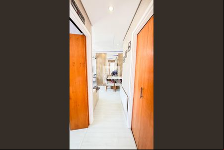 Corredor de apartamento à venda com 2 quartos, 40m² em Vila Lutécia, Santo André
