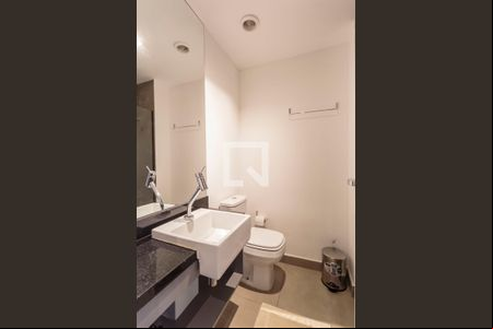 Banheiro de kitnet/studio para alugar com 1 quarto, 25m² em Indianópolis, São Paulo