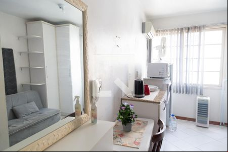 Sala de kitnet/studio para alugar com 1 quarto, 20m² em Centro Histórico, Porto Alegre