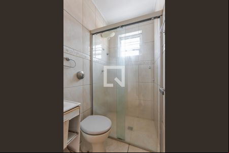 Banheiro de apartamento para alugar com 1 quarto, 45m² em São Sebastião, Porto Alegre