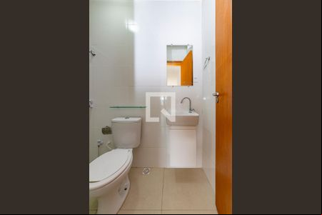 Banheiro de kitnet/studio para alugar com 1 quarto, 24m² em Carlos Prates, Belo Horizonte
