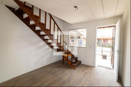 Sala de casa de condomínio à venda com 2 quartos, 50m² em Vila Nova, Porto Alegre