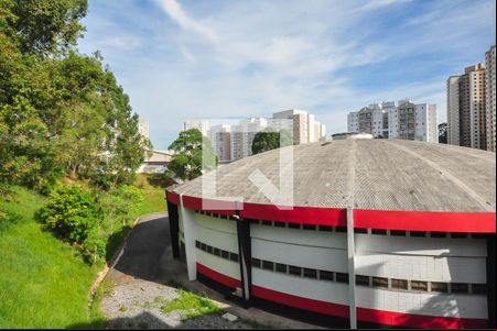 Vista 1 de casa à venda com 5 quartos, 300m² em Parque Industrial das Oliveiras, Taboão da Serra