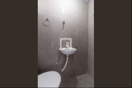 Banheiro de kitnet/studio à venda com 1 quarto, 16m² em Santa Cruz, Belo Horizonte