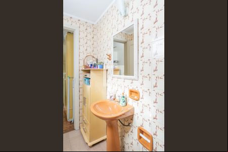 Banheiro de apartamento à venda com 1 quarto, 50m² em Teresópolis, Porto Alegre