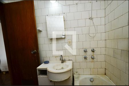 Banheiro de kitnet/studio à venda com 1 quarto, 59m² em Funcionários, Belo Horizonte
