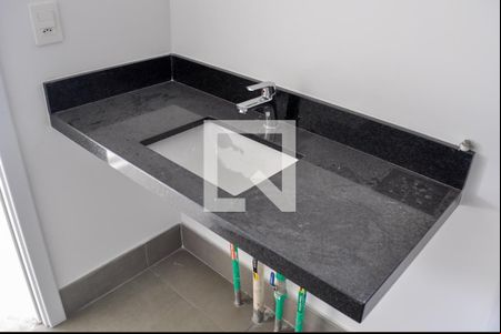 Banheiro de kitnet/studio à venda com 1 quarto, 44m² em Teresópolis, Porto Alegre