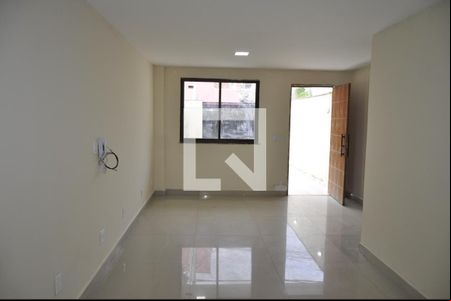 Sala de casa de condomínio à venda com 3 quartos, 154m² em Tanque, Rio de Janeiro