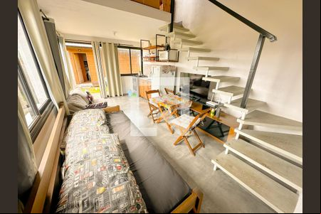 Sala de TV de apartamento para alugar com 1 quarto, 30m² em São João do Rio Vermelho, Florianópolis