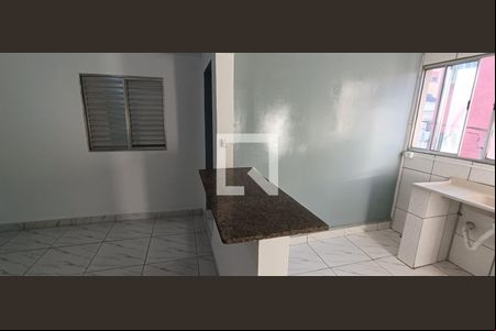 Sala/Cozinha de casa para alugar com 2 quartos, 55m² em Parque Pirajussara, Embu das Artes