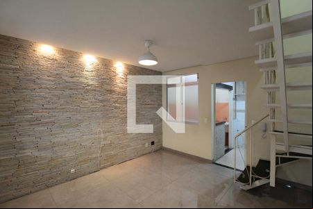 Sala de casa de condomínio para alugar com 2 quartos, 68m² em Castelo, Belo Horizonte