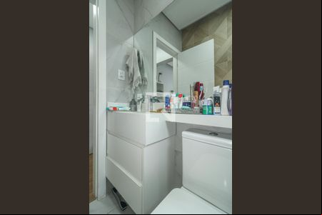 Banheiro da Suíte de casa para alugar com 2 quartos, 330m² em Santa Maria Goretti, Porto Alegre