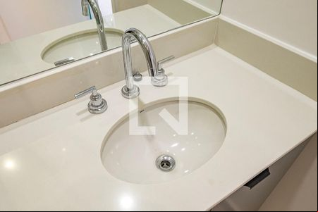 Banheiro de kitnet/studio à venda com 1 quarto, 25m² em Pinheiros, São Paulo