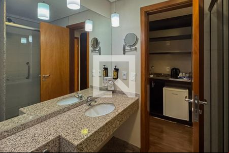 Banheiro de kitnet/studio à venda com 1 quarto, 27m² em Lourdes, Belo Horizonte
