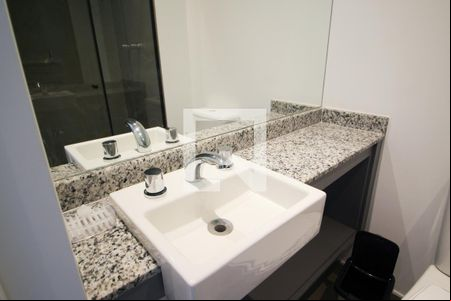 Banheiro de kitnet/studio à venda com 1 quarto, 28m² em Moema, São Paulo