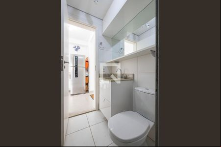 Banheiro de kitnet/studio à venda com 1 quarto, 32m² em Pinheiros, São Paulo