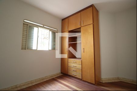 Quarto 1 de casa para alugar com 3 quartos, 120m² em Centro, Uberlândia