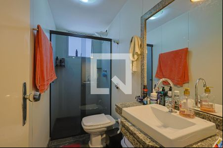 Banheiro de apartamento à venda com 1 quarto, 53m² em Lourdes, Belo Horizonte