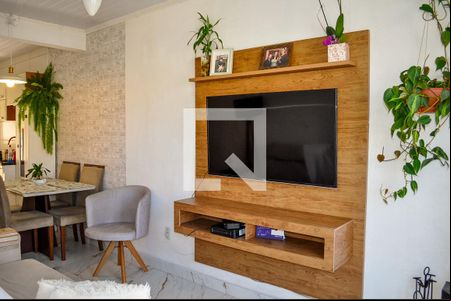 Sala de casa de condomínio à venda com 2 quartos, 49m² em Campo Novo, Porto Alegre