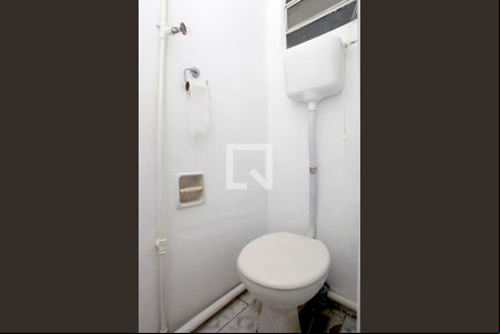 Banheiro de kitnet/studio à venda com 1 quarto, 22m² em Centro Histórico, Porto Alegre