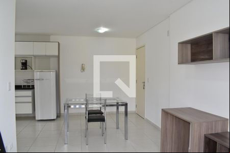 Sala de apartamento para alugar com 1 quarto, 45m² em Centro, Curitiba