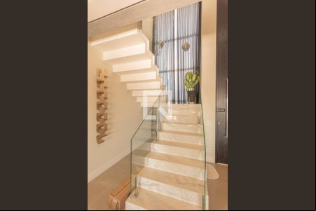 Escada da Sala de casa de condomínio para alugar com 4 quartos, 290m² em Swiss Park, Campinas