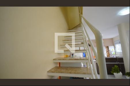 Escada para 2 andar de apartamento para alugar com 3 quartos, 144m² em Trindade, Florianópolis