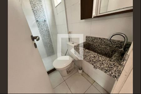 Banheiro Social de casa de condomínio para alugar com 2 quartos, 125m² em Tanque, Rio de Janeiro