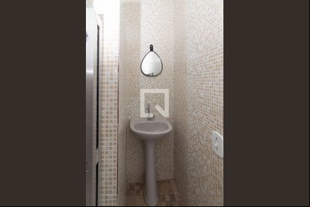 Banheiro de kitnet/studio para alugar com 1 quarto, 15m² em Bento Ribeiro, Rio de Janeiro