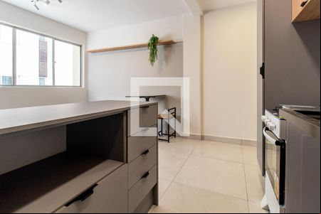 Cozinha - Armários de apartamento para alugar com 1 quarto, 35m² em Centro, Curitiba