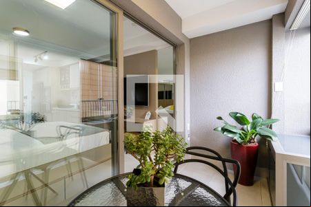 Varanda de kitnet/studio para alugar com 1 quarto, 34m² em Indianópolis, São Paulo