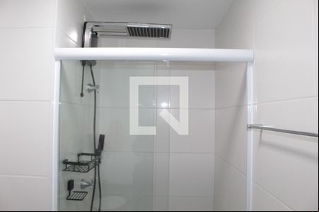 Banheiro de apartamento para alugar com 1 quarto, 28m² em República, São Paulo